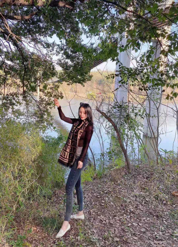 热情小女人薇薇